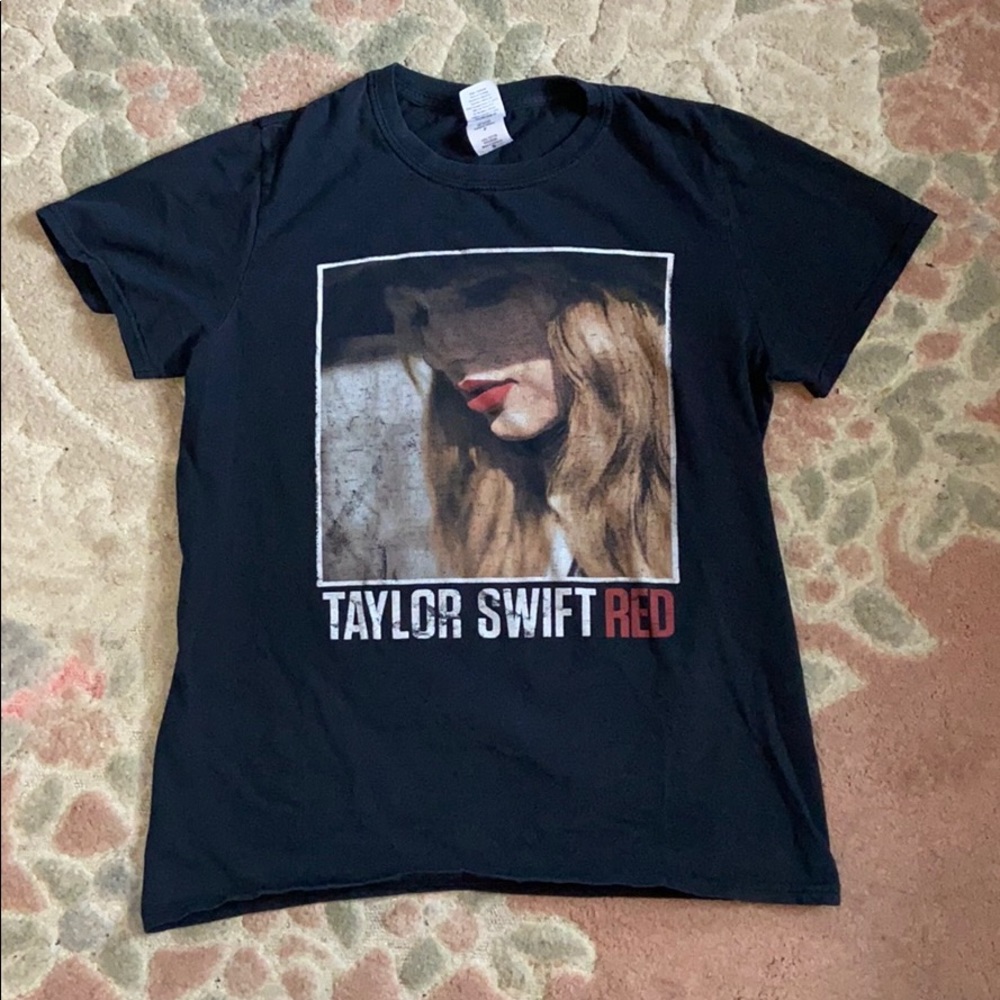 TAYLOR SWIFT RED ALBUM SHIRT